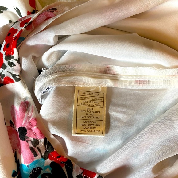 Cupcakes and Cashmere Floral Romper - Picture 5 of 7